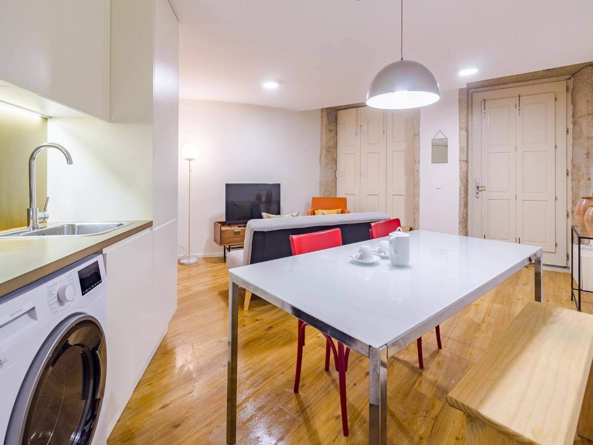 Charming 1-bedroom In Porto