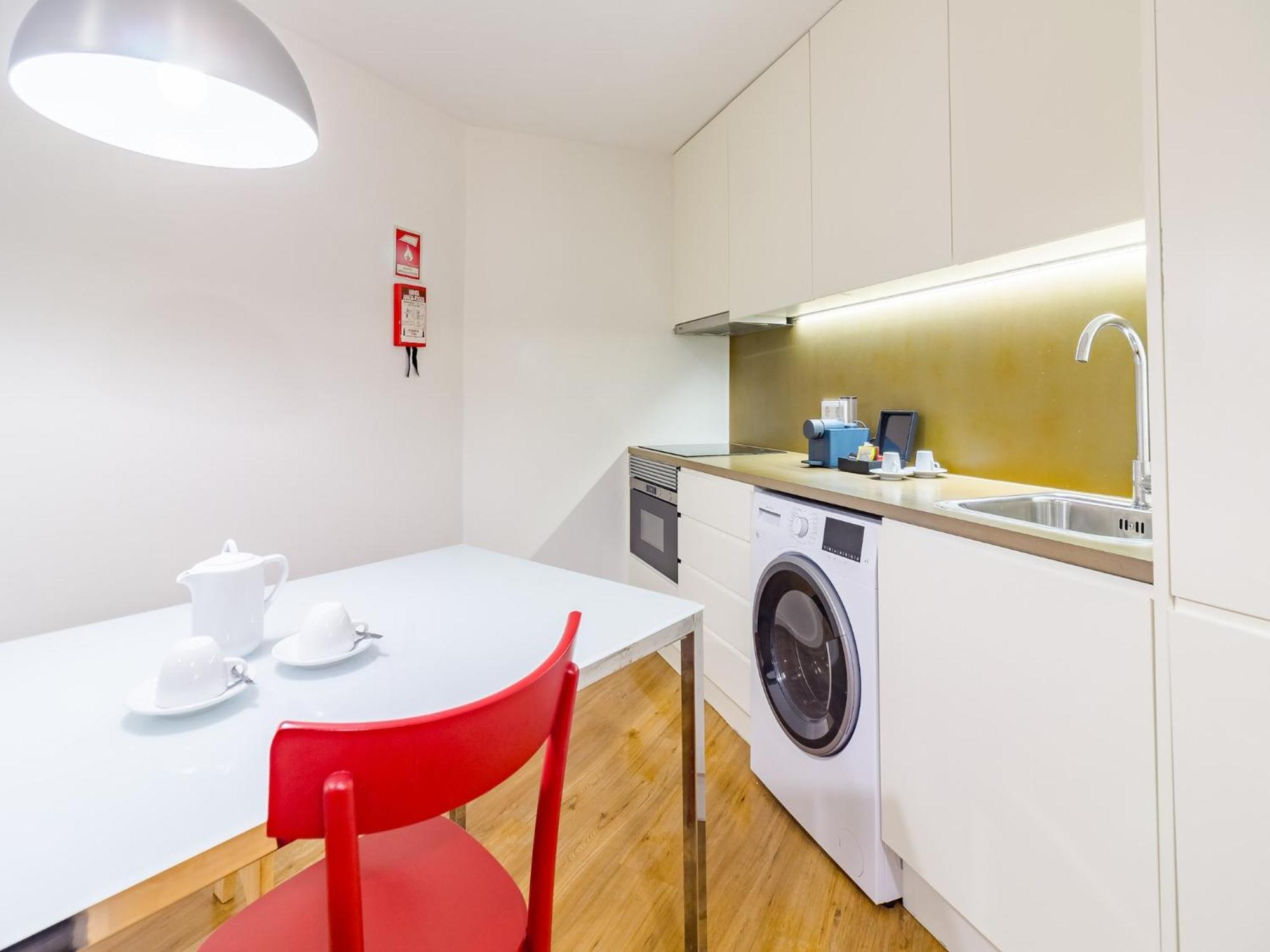 Charming 1-bedroom In Apartamento