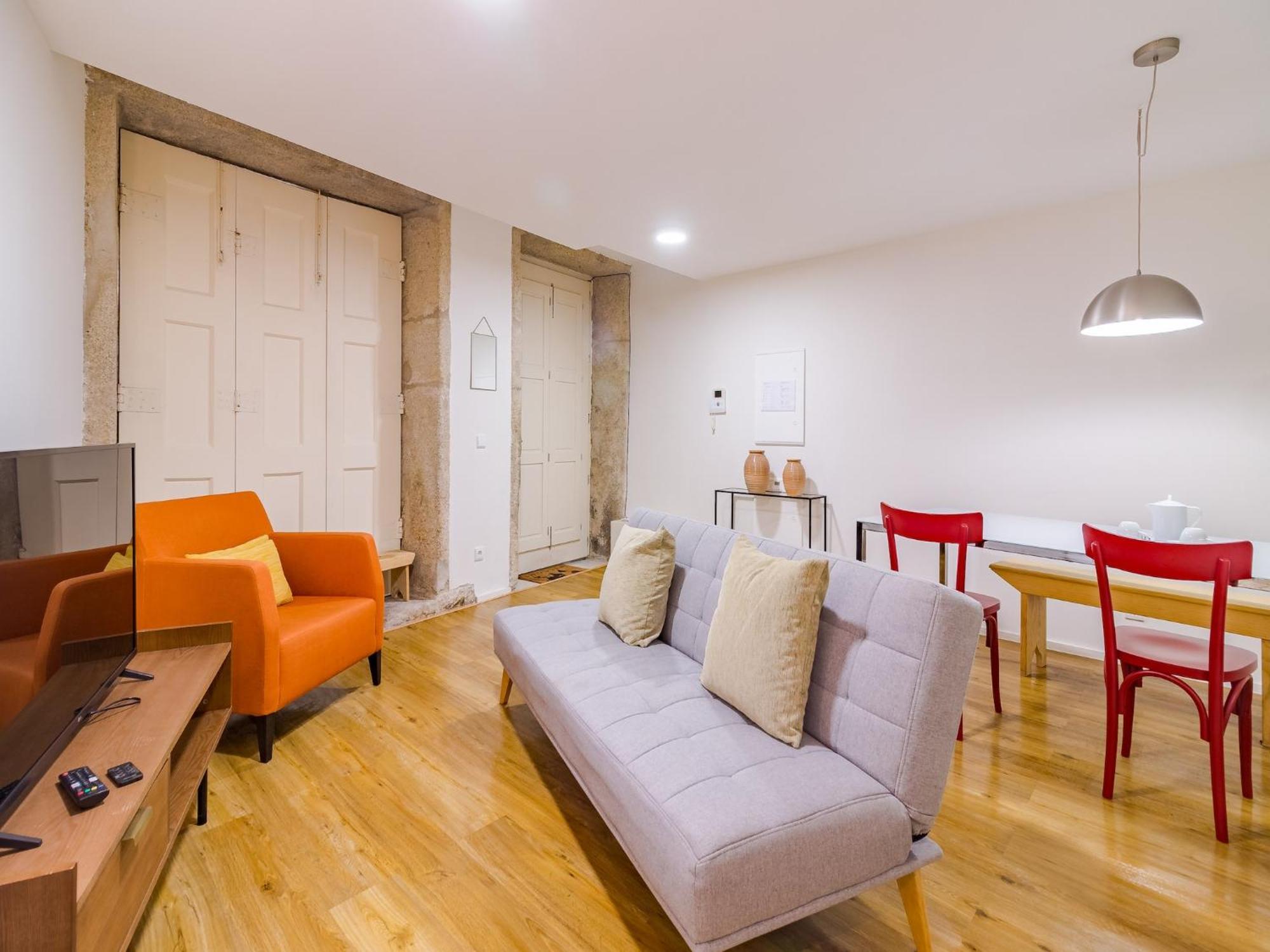 Charming 1-bedroom In Apartamento *